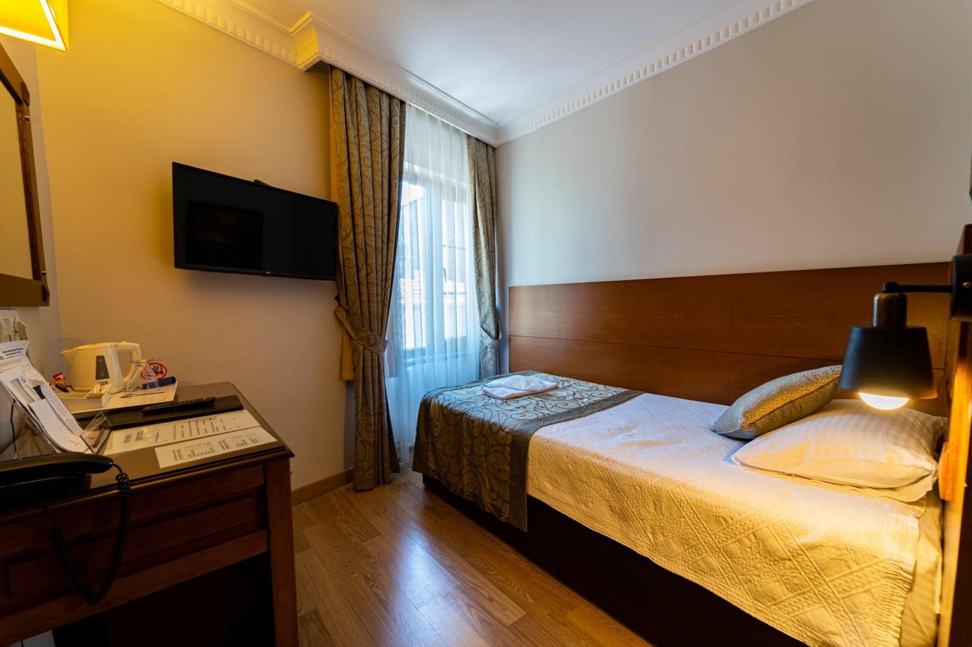 Отель Levent 3*